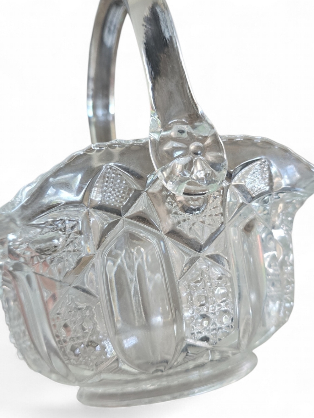 Vintage LE Smith Quintec Glass Basket: Hobstar Pattern, Sawtooth Rim - Picture 7 of 7